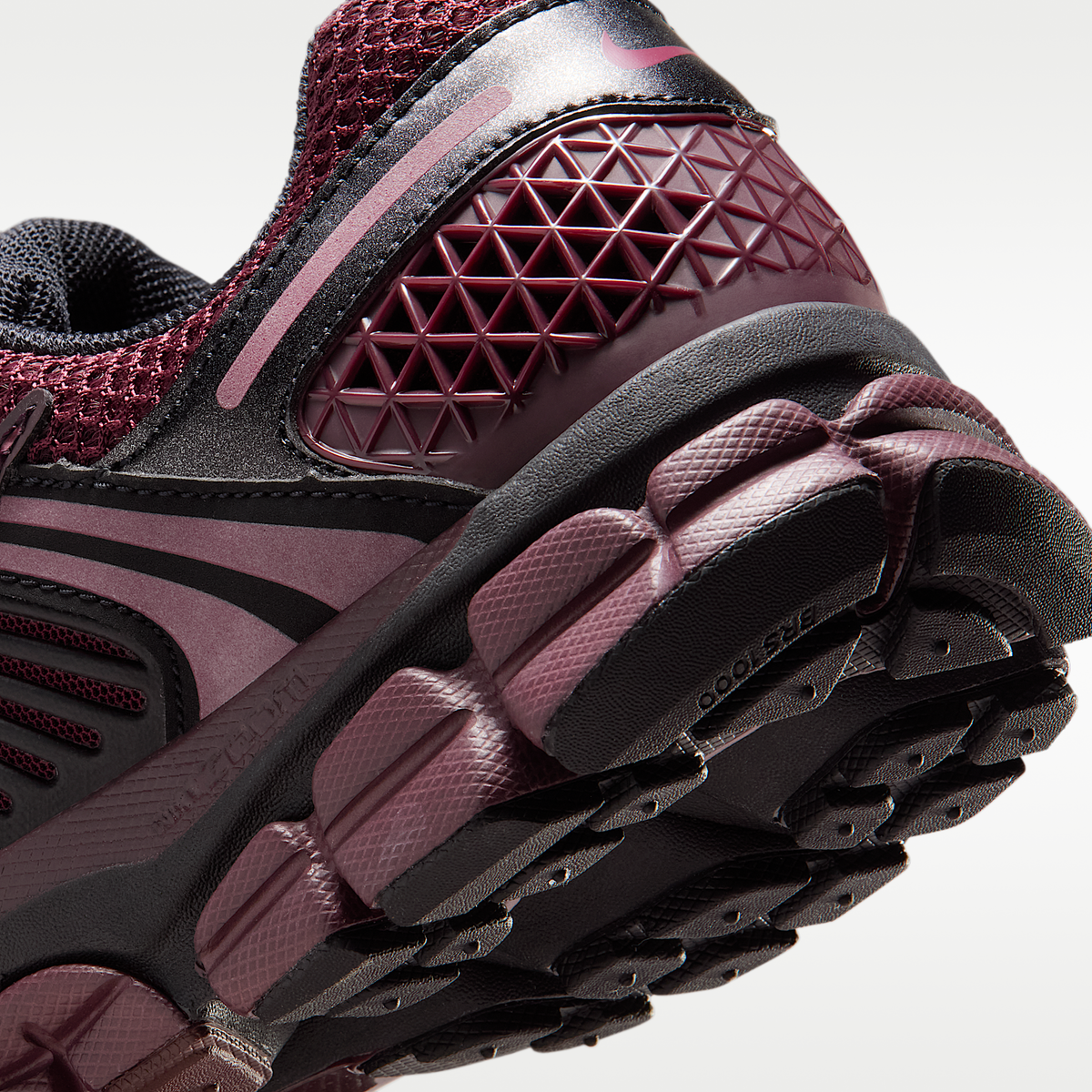 Zoom Vomero 5 Black / Burgundy Crush