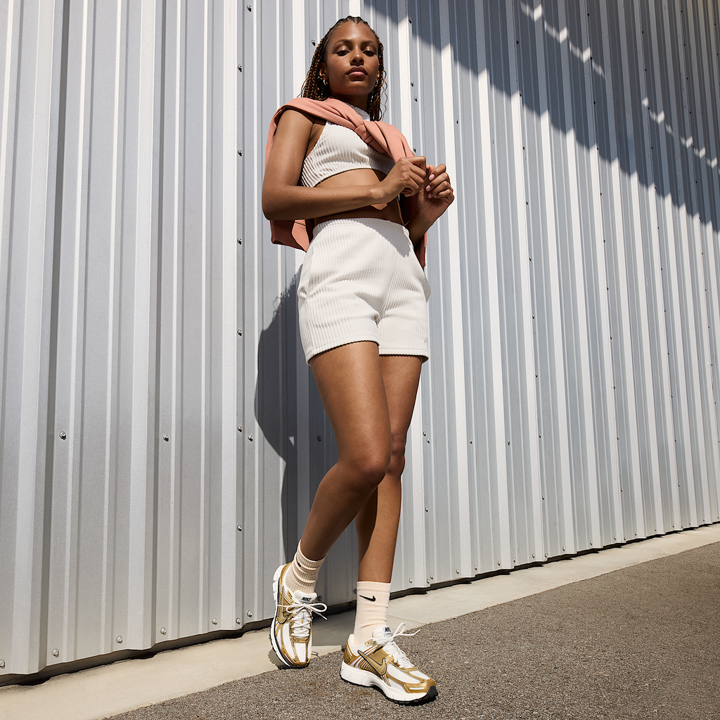 Wmns Zoom Vomero 5 Metallic Gold
